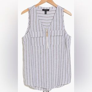 Ellen Tracy sleeveless top. Partial zipper top .Sz. M